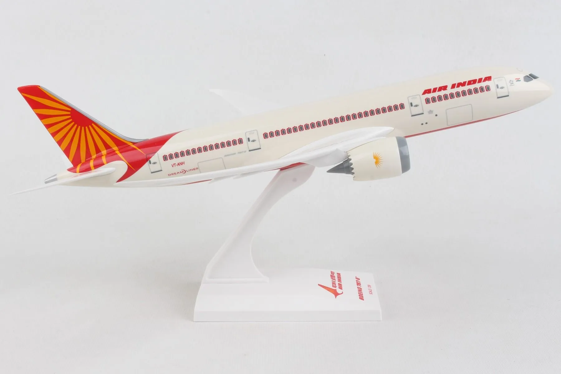 Boeing 787-8 Dreamliner Air India (VT-ANH) 1:200 Scale Model