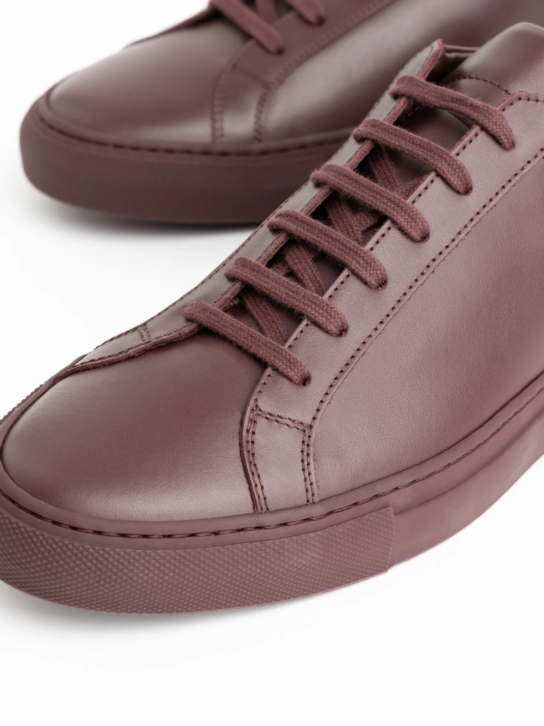 Bordeaux Achilles Low Sneakers