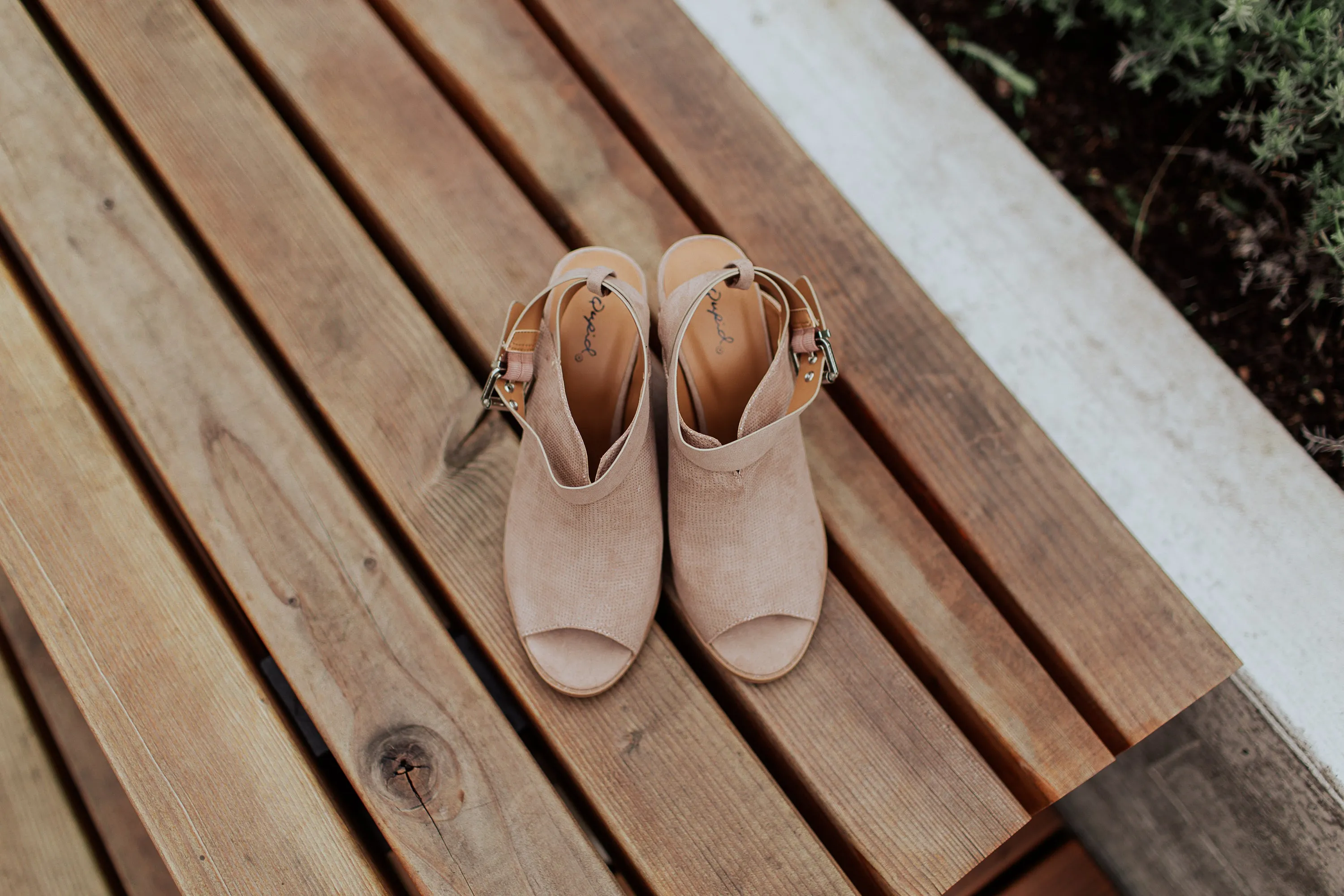 Chic Suede Pumps in Taupe