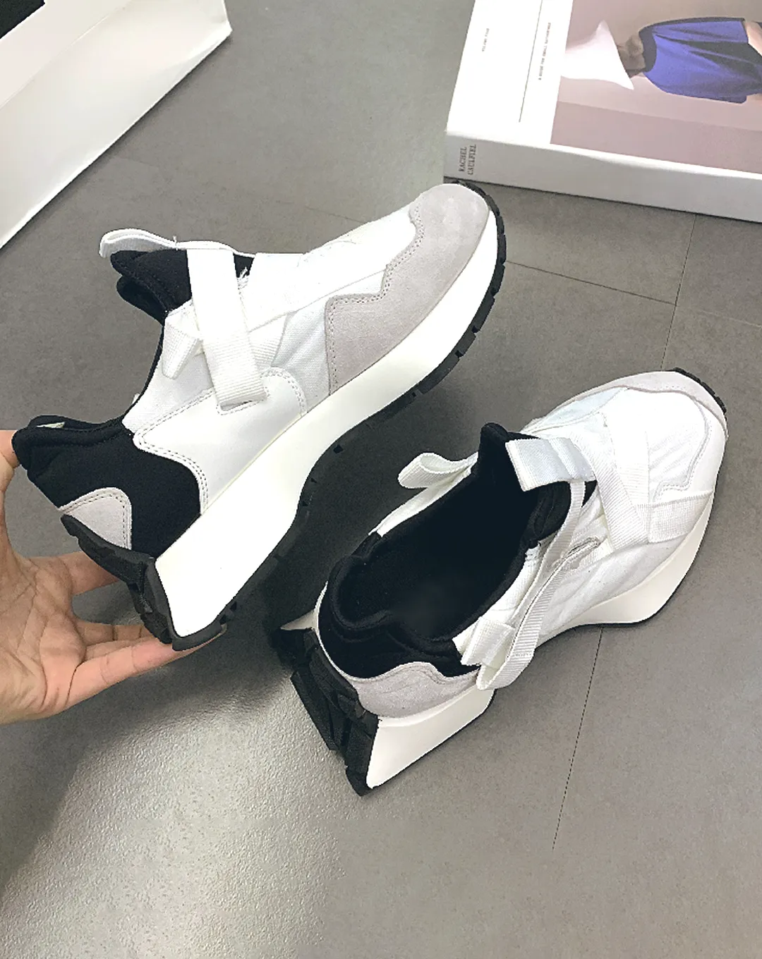 ♀Design Sole Sneakers