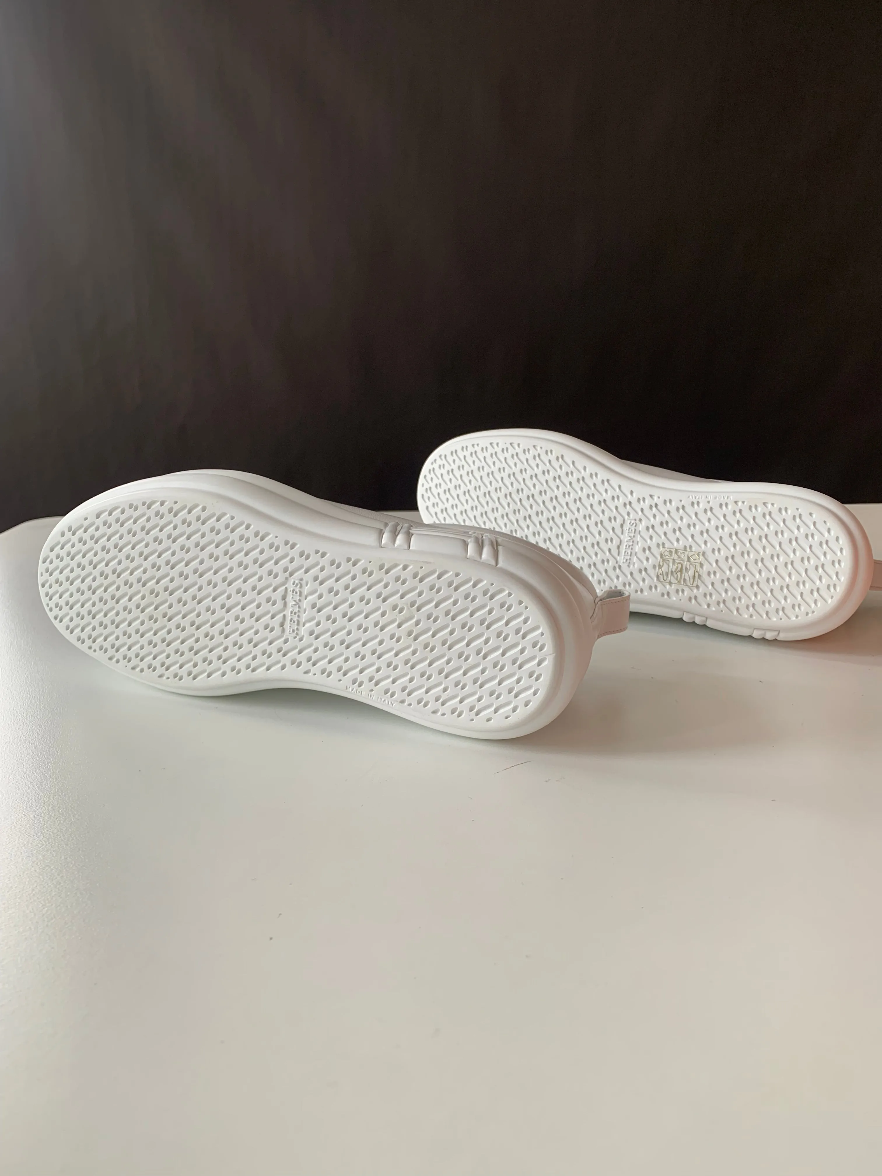 <b>HERMES</b> <br>Happy Sneakers 36