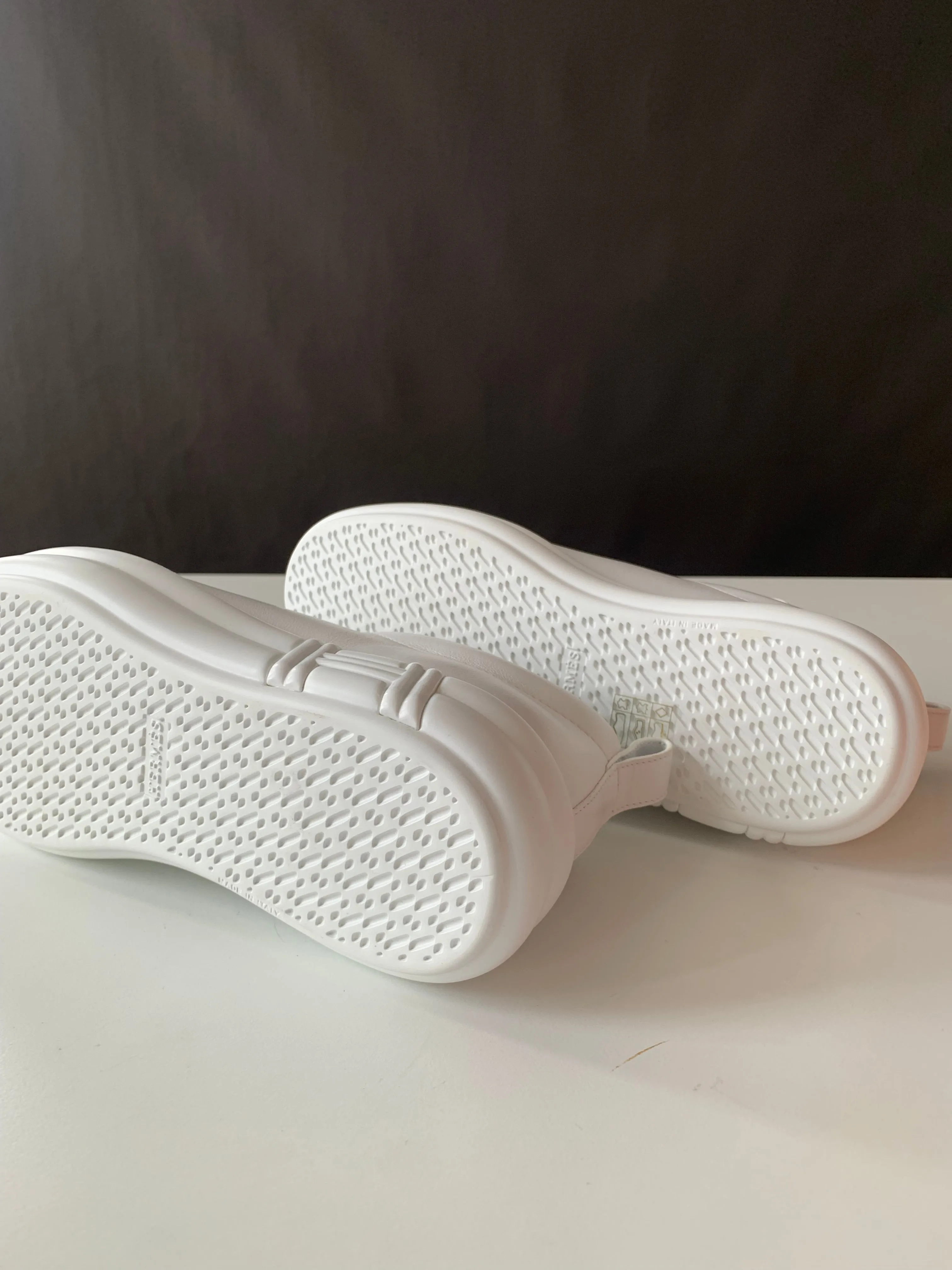 <b>HERMES</b> <br>Happy Sneakers 36