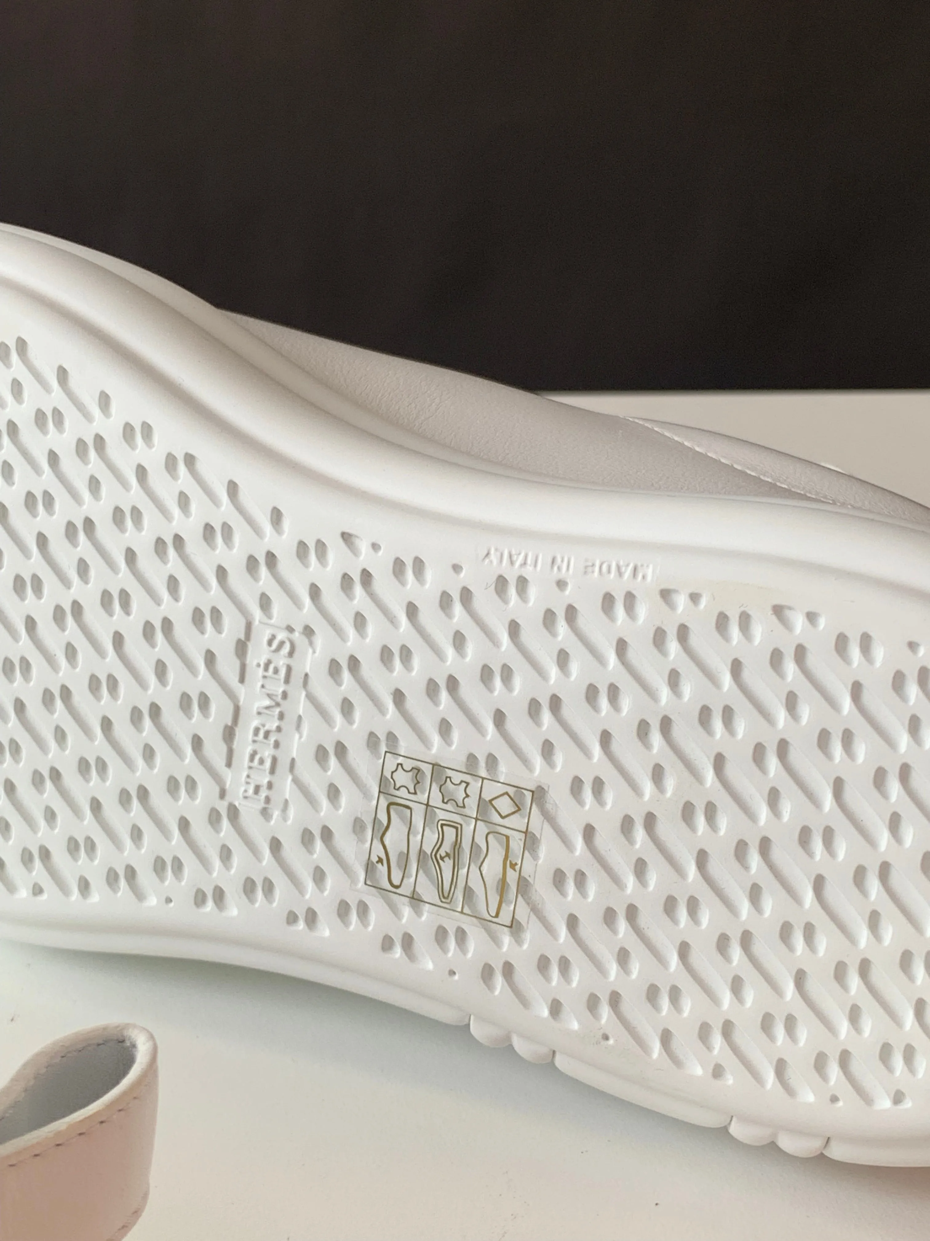 <b>HERMES</b> <br>Happy Sneakers 36