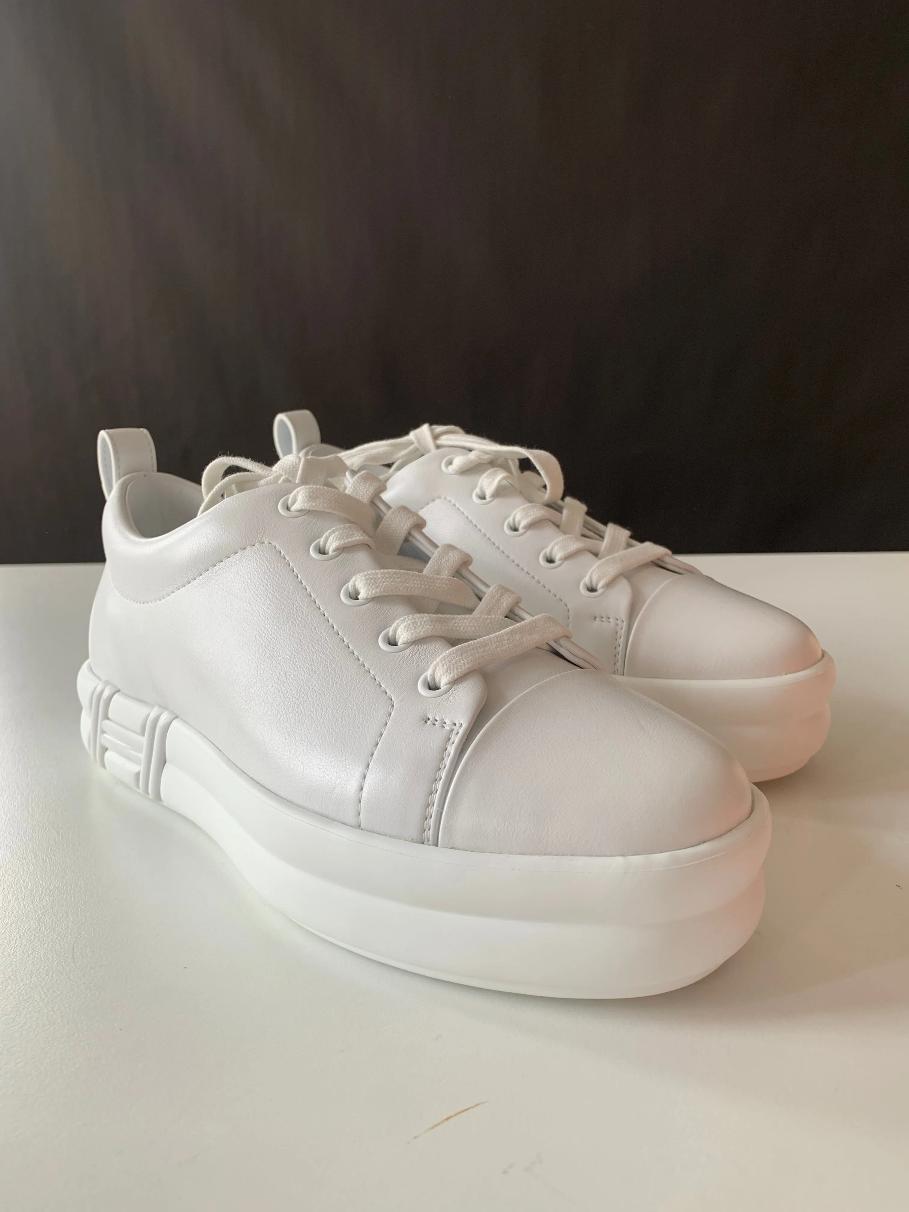 <b>HERMES</b> <br>Happy Sneakers 36