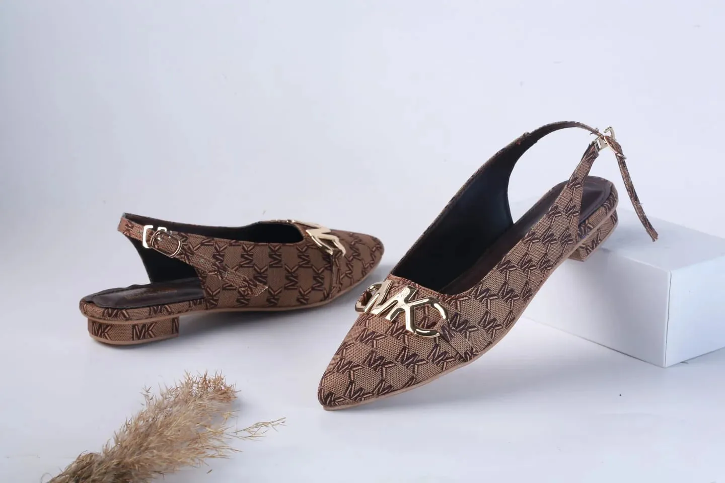 MICHAEL KORS POINTED TOE FLAT PUMPS - BROWN