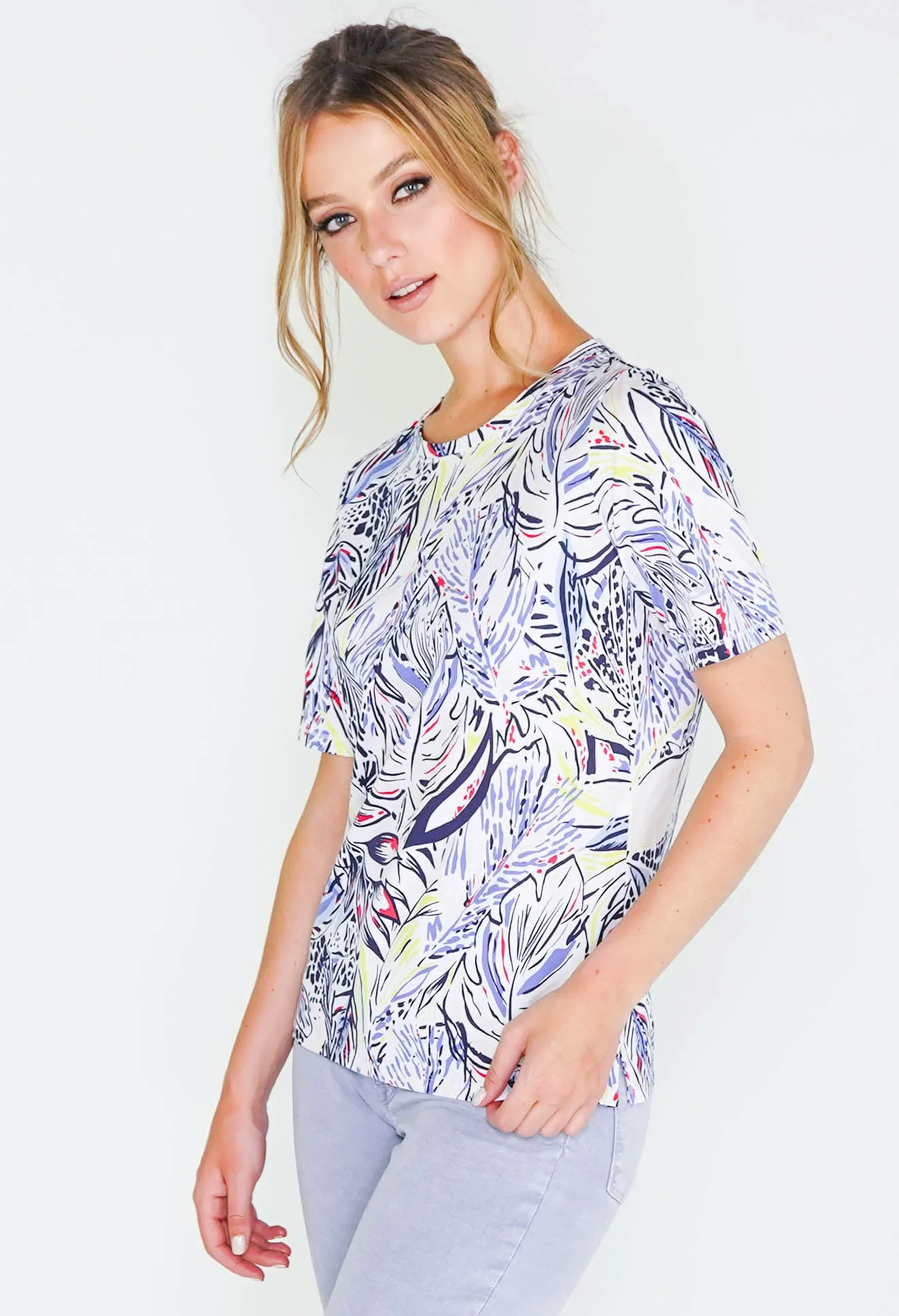 T-shirt with leaf print design