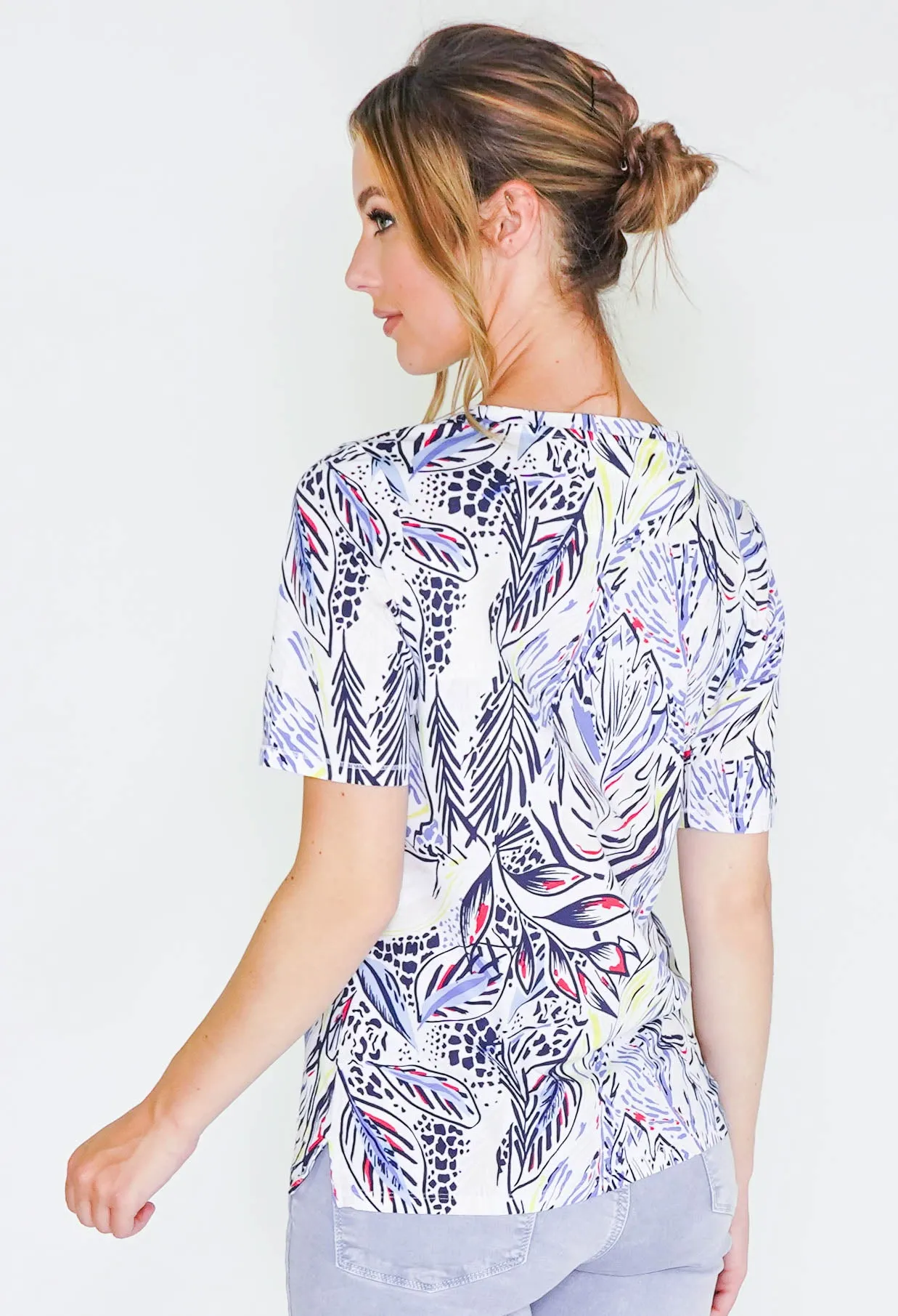 T-shirt with leaf print design