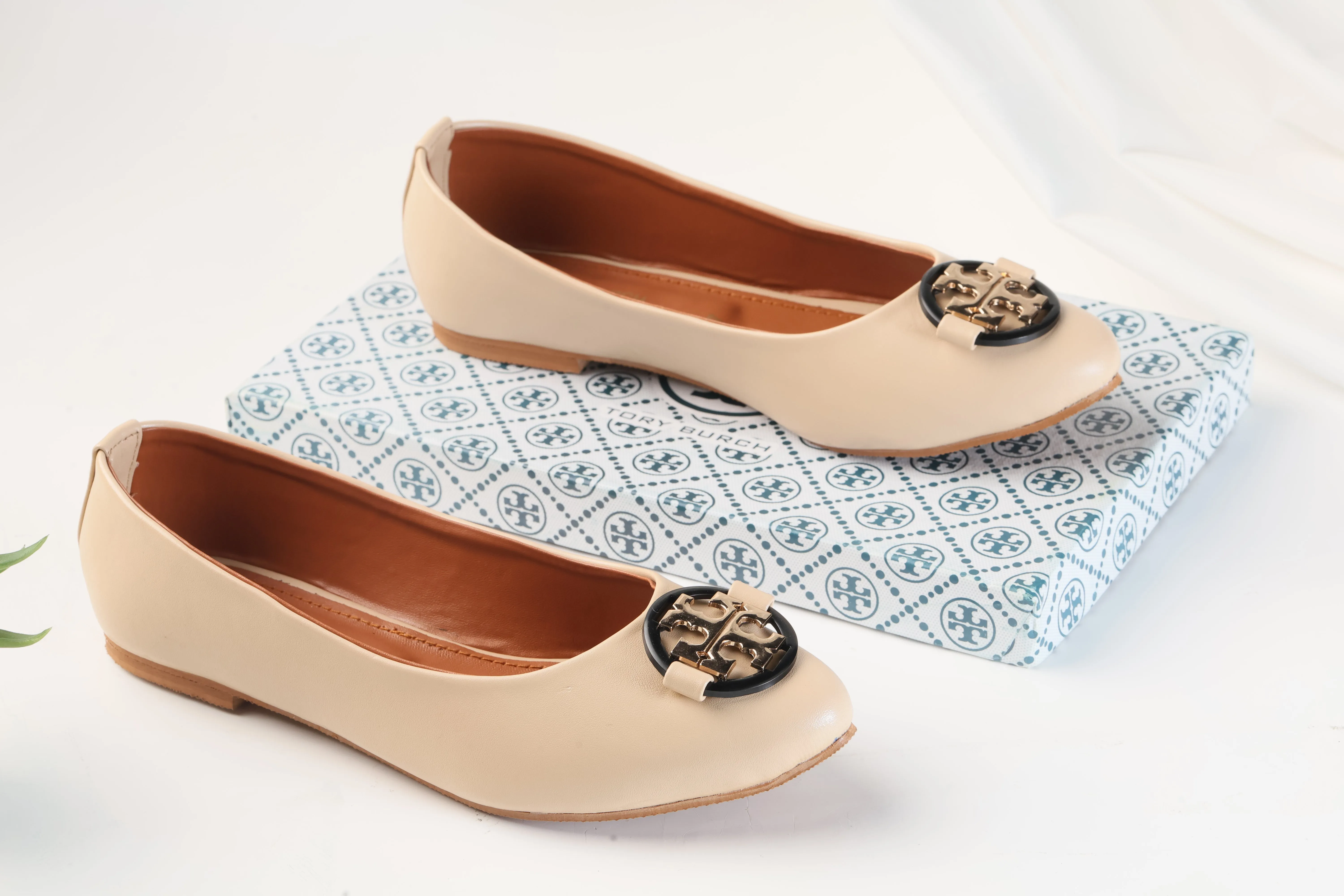 TORY BURCH CLAIRE BALLET FLAT PUMPS - BEIGE
