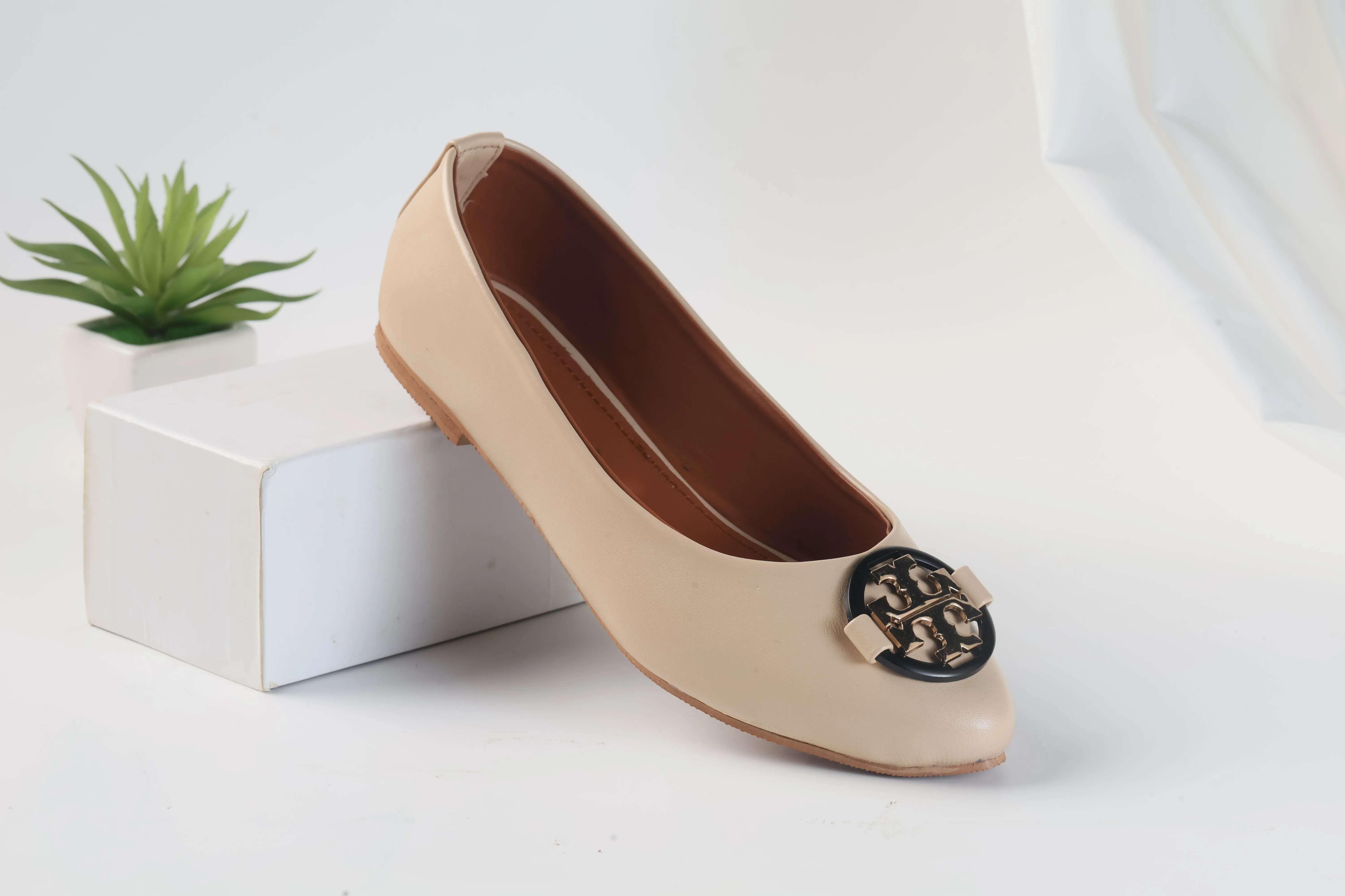 TORY BURCH CLAIRE BALLET FLAT PUMPS - BEIGE