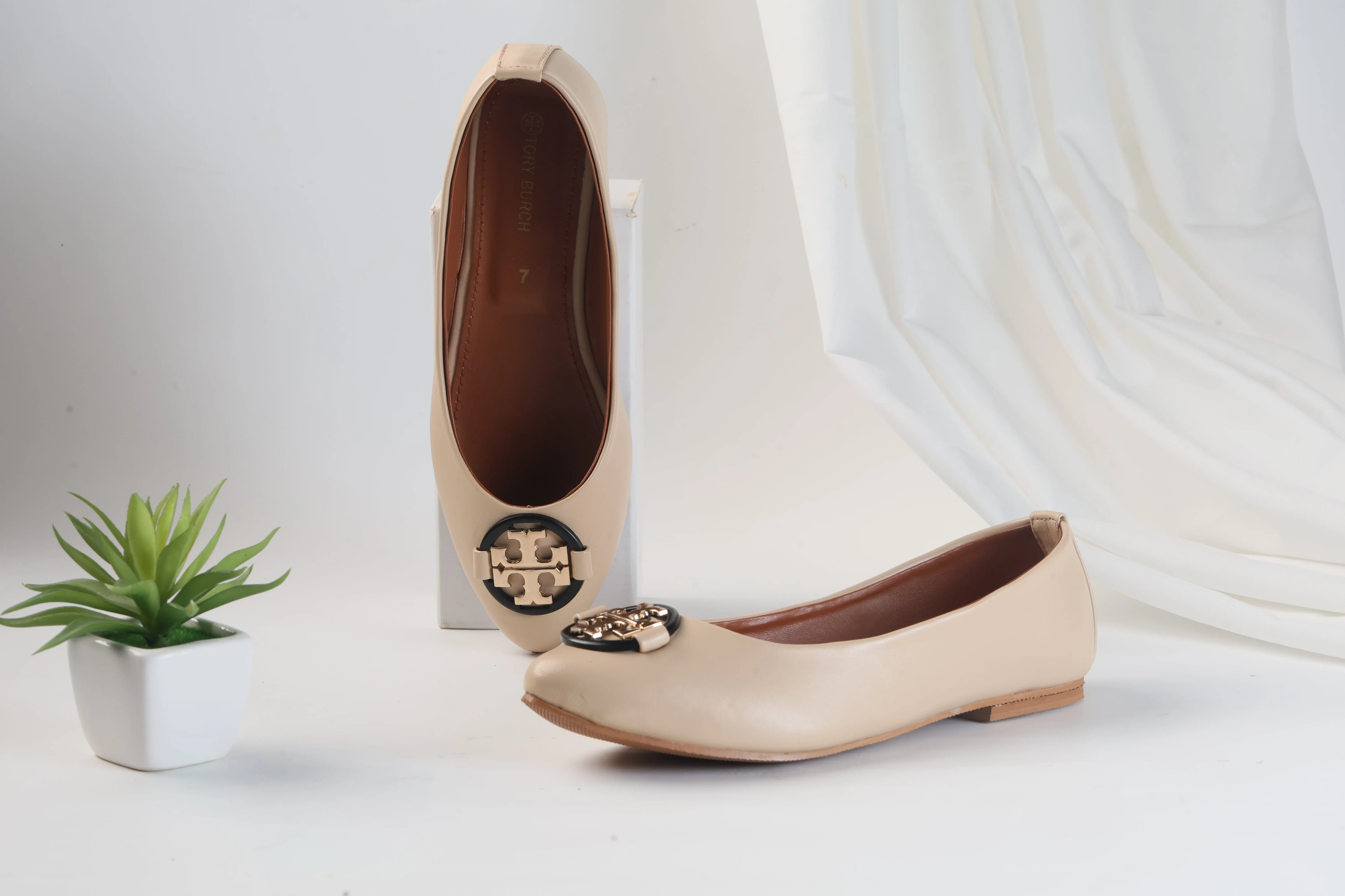 TORY BURCH CLAIRE BALLET FLAT PUMPS - BEIGE