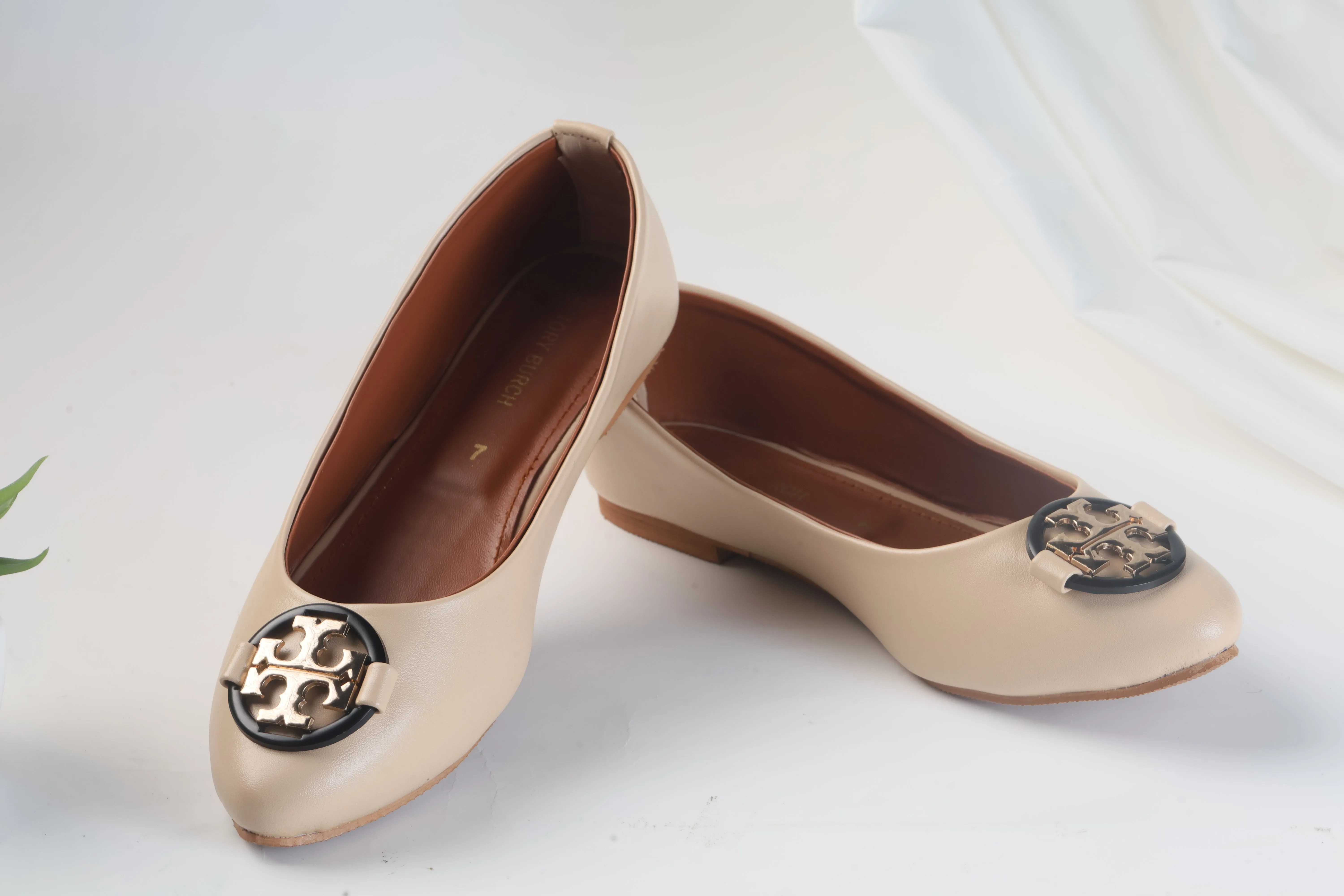 TORY BURCH CLAIRE BALLET FLAT PUMPS - BEIGE